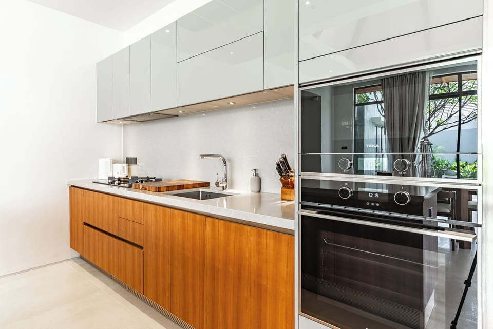 Signature Villa | Private kitchen | Full-size fridge, microwave, oven, stovetop