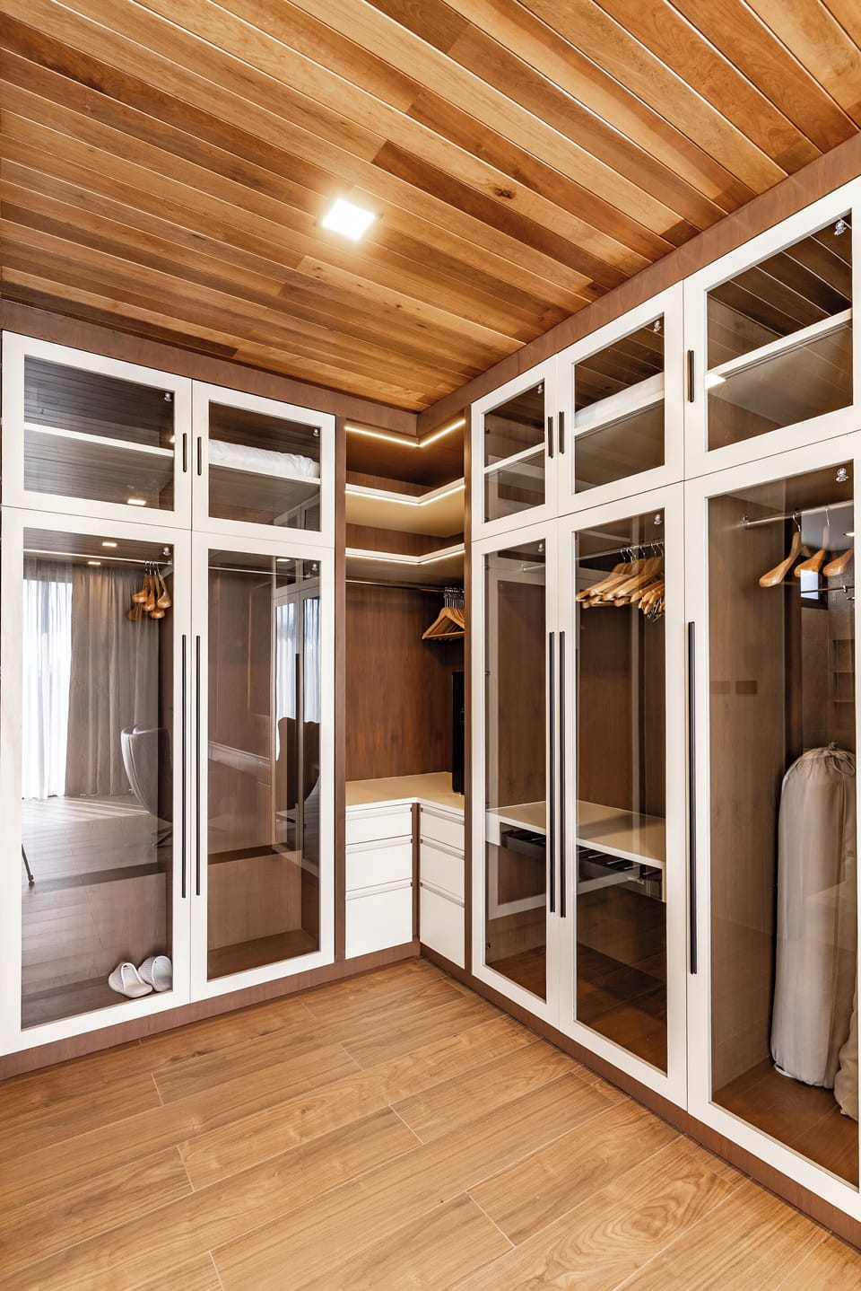 Villa | Wardrobe