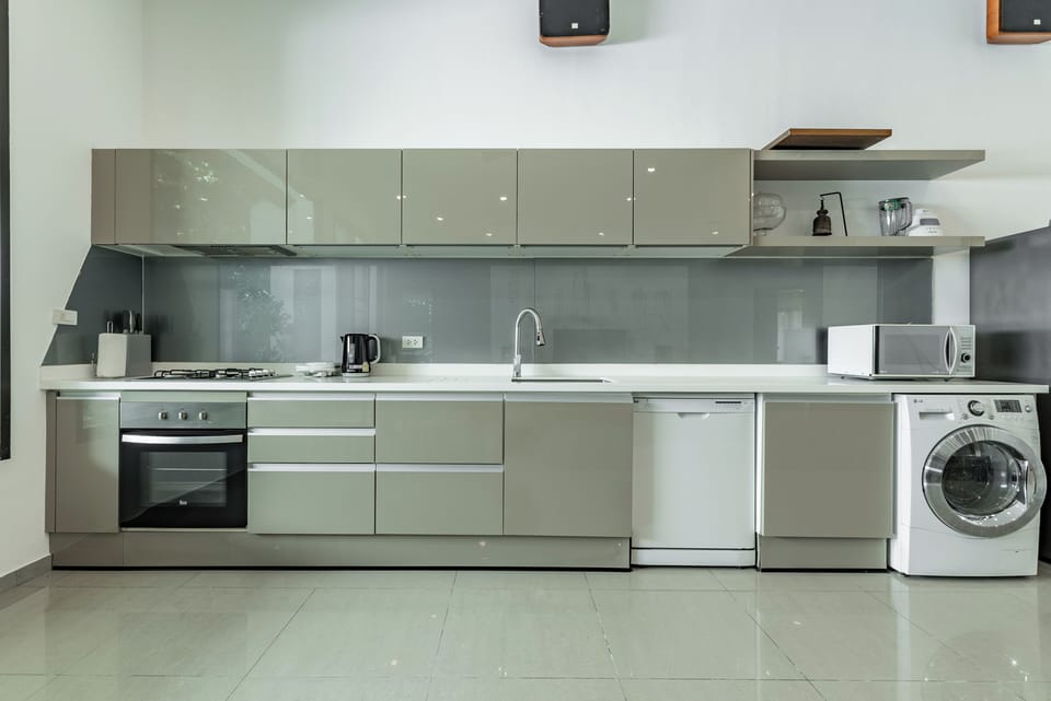 Family Villa | Private kitchen | Full-size fridge, microwave, oven, stovetop