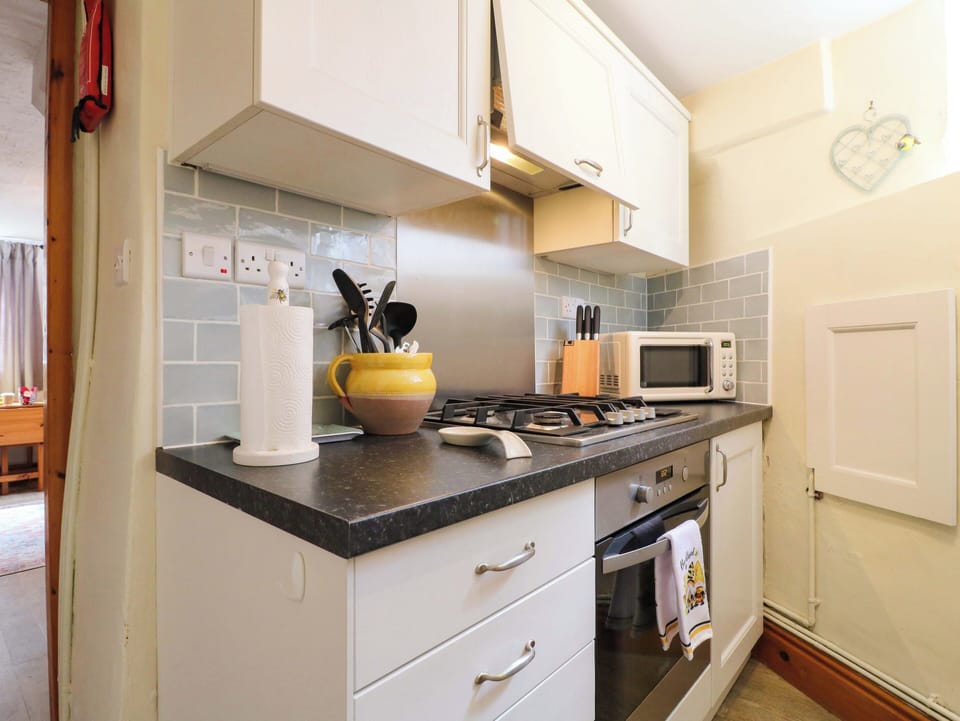 Cottage | Private kitchen | Cookware/dishes/utensils