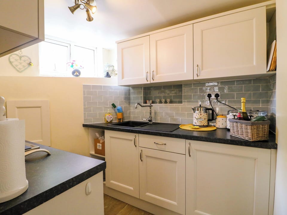 Cottage | Private kitchen | Cookware/dishes/utensils