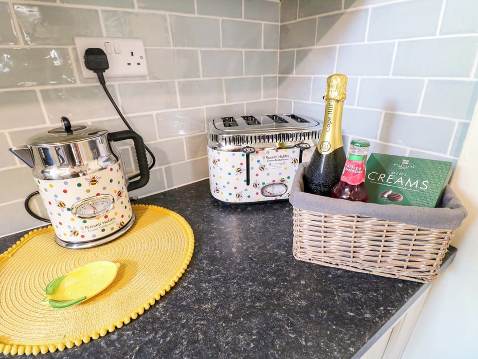 Cottage | Food and drink
