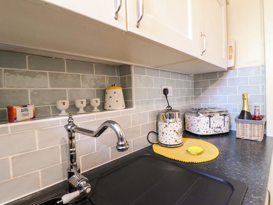 Cottage | Private kitchen | Cookware/dishes/utensils