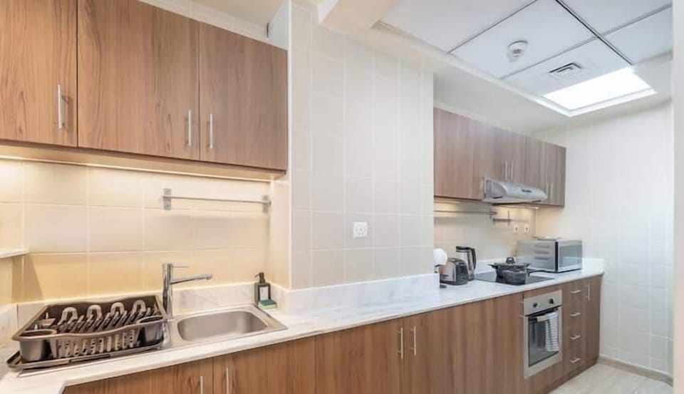 Luxury Apartment, Balcony, Marina View | Private kitchen | Microwave, oven, stovetop, electric kettle