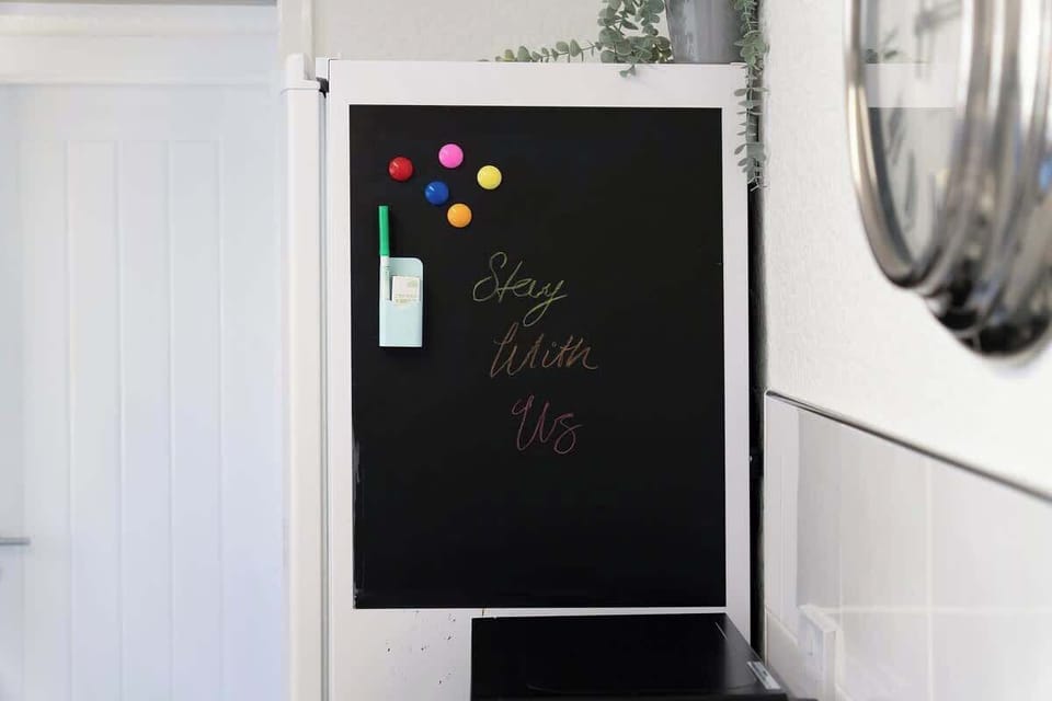 Kitchen fitted with a gas hob, oven, fridge/freezer, microwave, and washer, providing everything needed for daily cooking. Ideal for both short and long stays with a smooth self-catering experience.
