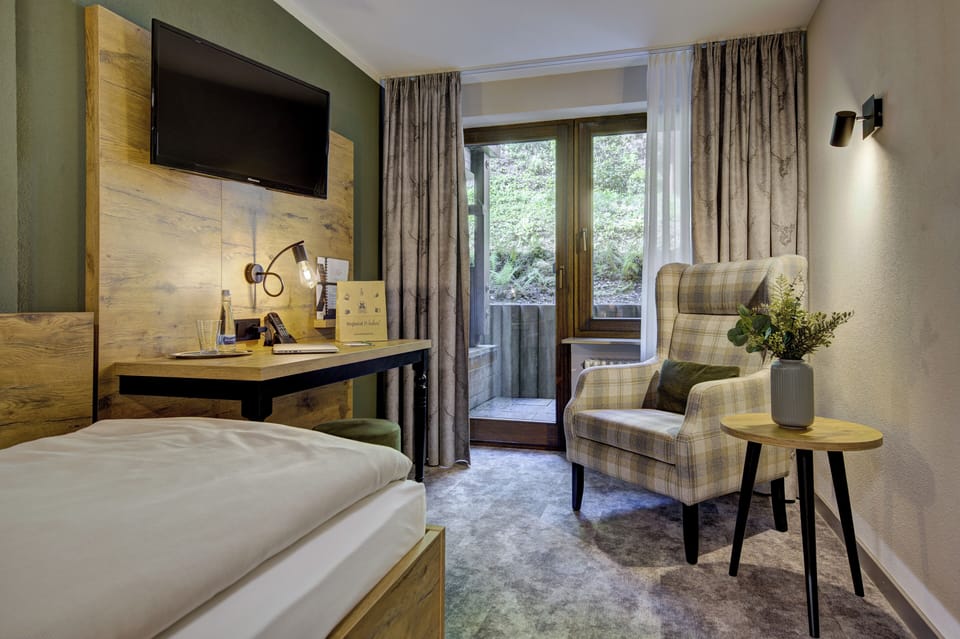 Economy Single Room, 1 Twin Bed | Hypo-allergenic bedding available, in-room safe, desk, laptop workspace