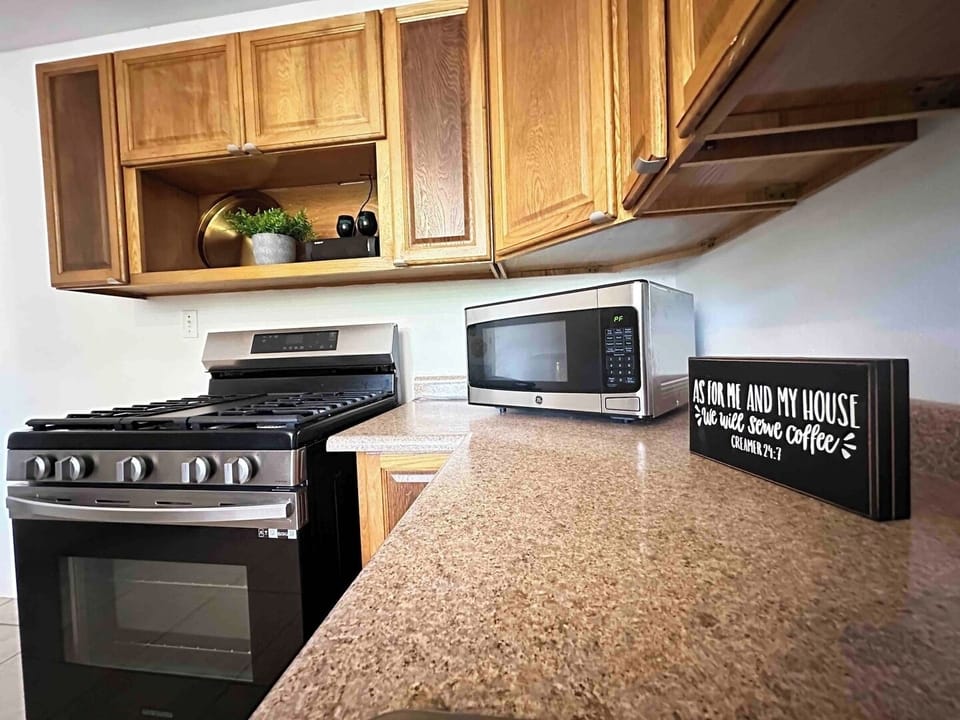Kitchen area w/ Microwave