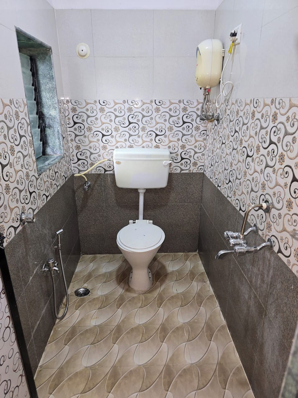Deluxe Double Room, 1 Bedroom, Garden View | Bathroom | Shower, free toiletries, hair dryer, towels