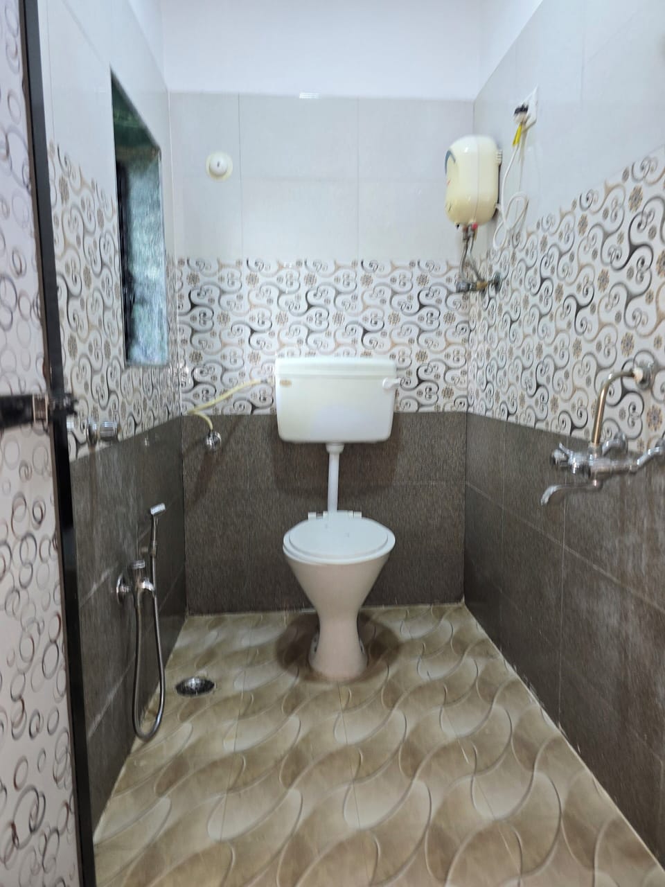 Family Suite, 1 Queen Bed with Sofa bed, Garden View | Bathroom | Shower, free toiletries, hair dryer, towels