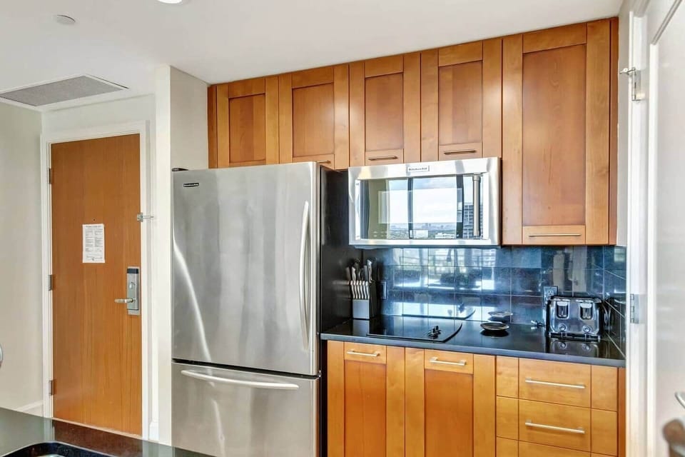Spacious full kitchen with updated appliances 