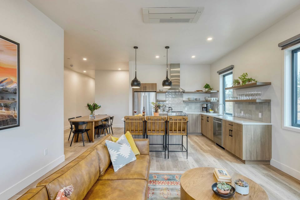 House (5 Bedrooms) | Interior