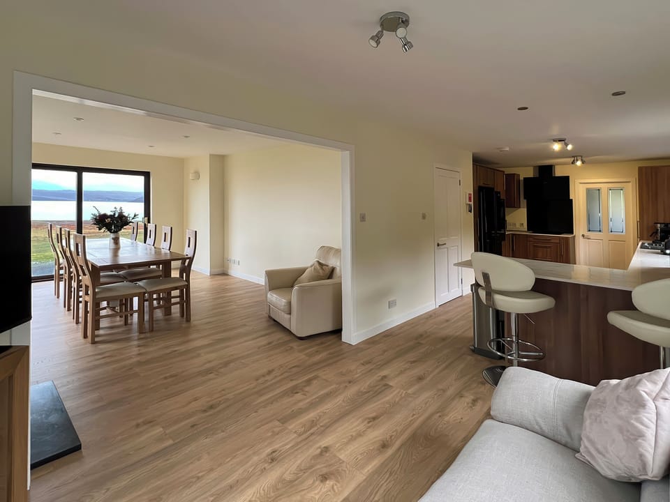 Cottage | Living area | Fireplace