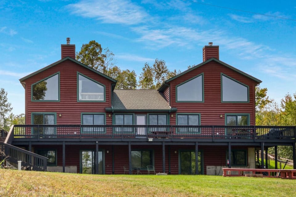 Wake up to water views and walk straight to the shoreline—Gilmore Lake at your doorstep.