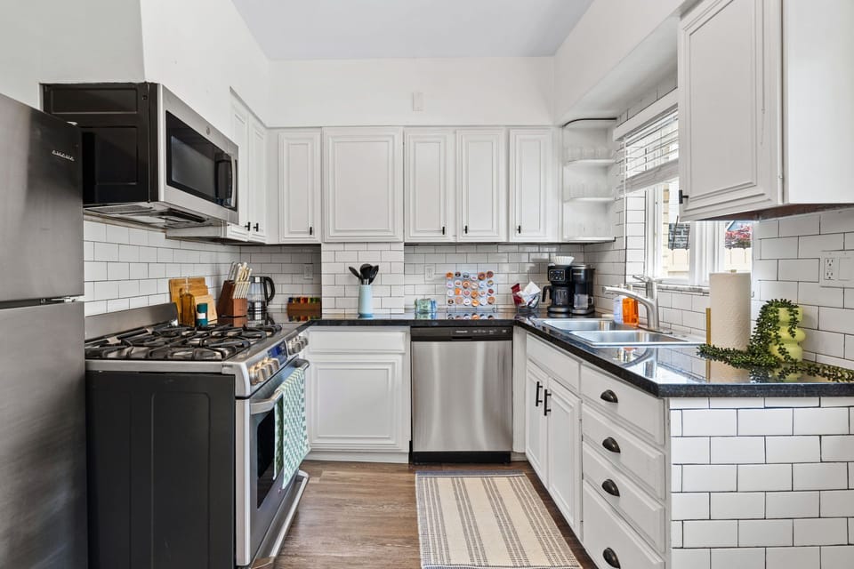 Compact and fully equipped kitchen