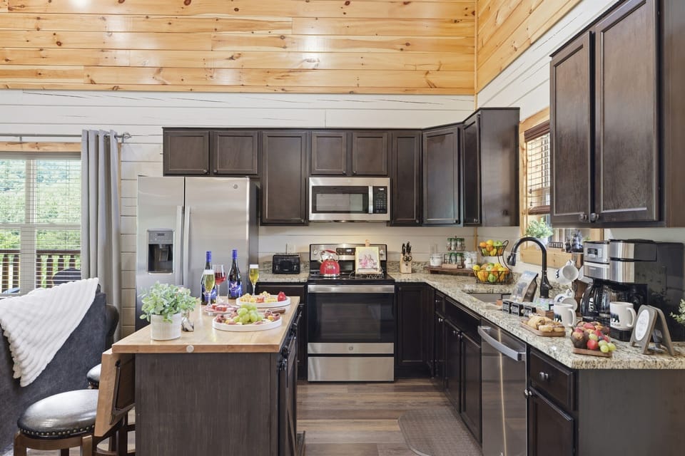 Enjoy a Modern Kitchen with Everything You Need from Tableware to Tupperware!