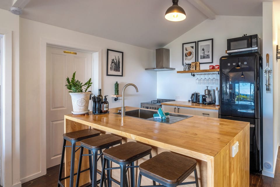 Comfort Cottage, Ocean View | Private kitchen | Electric kettle