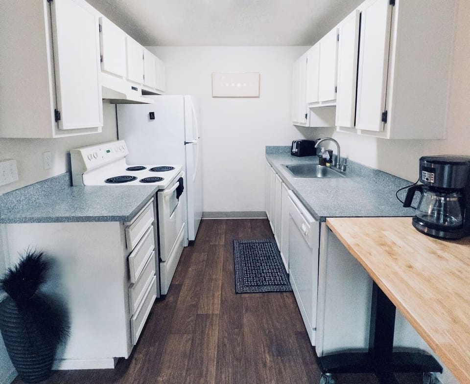 Full kitchen