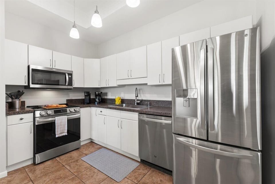 Whether it's waffels or wine night,this space is ready.