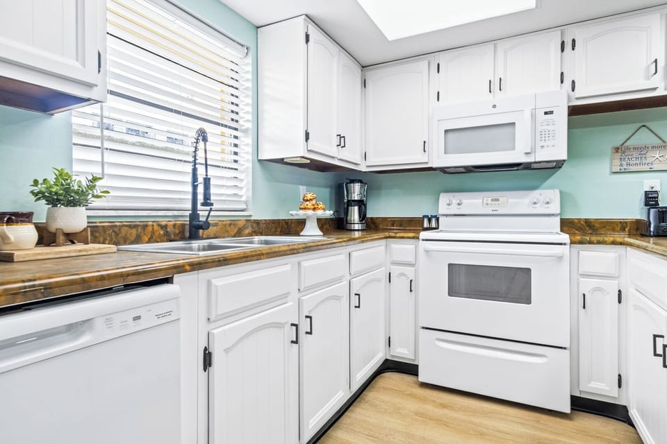 Clean & modern kitchen