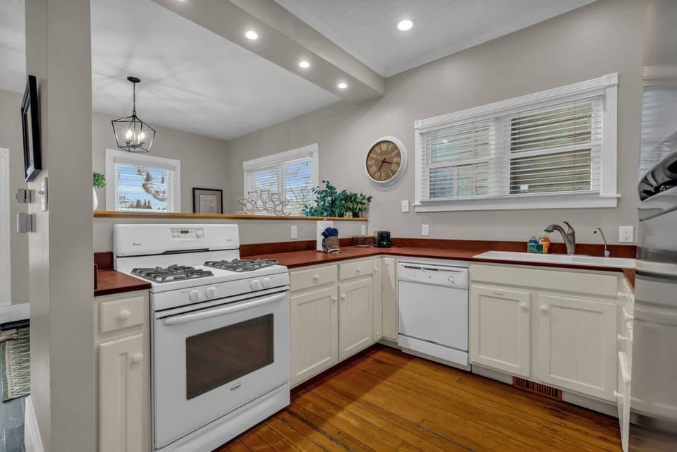 - Fully equipped kitchen with white cabinetry and warm wood floors  
- Enjoy modern appliances and ample counter space for meals  
- Ideal for cooking cozy dinners after mountain adventures