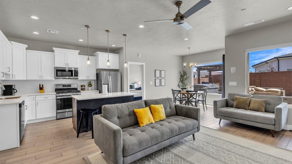 🏡✨ Bright open-concept living with space to gather + relax
From the sleek kitchen to the cozy lounge seating and dining area, this airy great room keeps everyone connected—perfect for meals, games, and winding down together after a day out.
