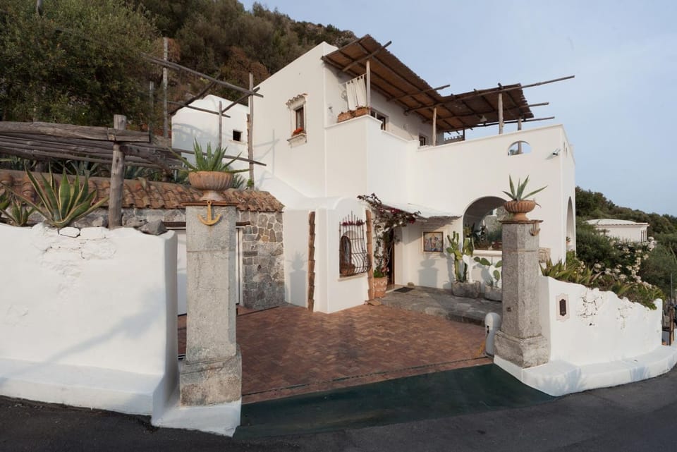 Amalfi Coast Enchanting Villa with terrace, pool and unique view Villa in Praiano