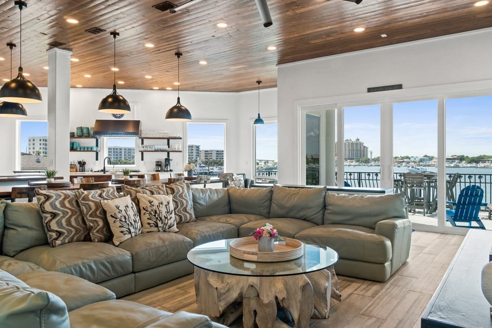 Living Room - Balcony & Waterviews