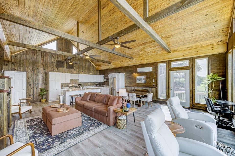 Great Room - Lots of Seating Options:  Sofa/Ottomans, Rocking/Reclining/Swivel Chairs, Desk/Chair, Dining Table/Chairs, Kitchen w/ Bar Stools.