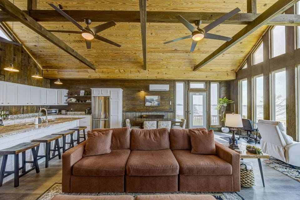 Great Room Living Area - Open Concept Living, Perfect Space for Gathering