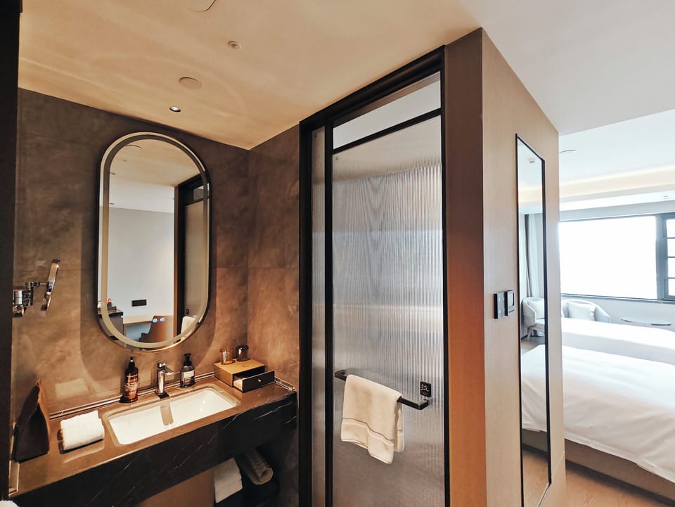 Premium bedding, minibar, laptop workspace, soundproofing