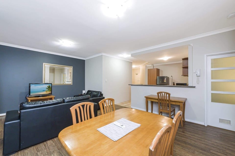 Living Area/Dining Area/Kitchen