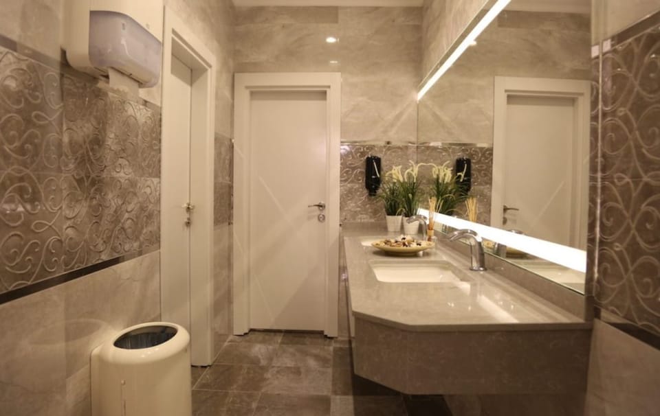 Double or Twin Room with Land View | Bathroom | Shower, free toiletries, hair dryer, bathrobes