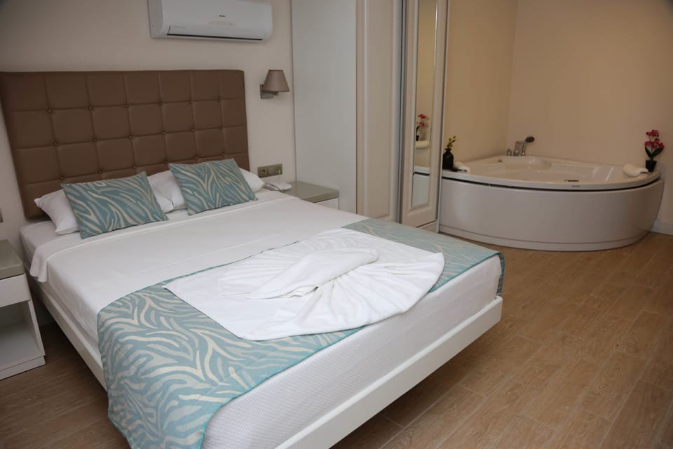 Double or Twin Room with Land View | Minibar, in-room safe, soundproofing, free WiFi