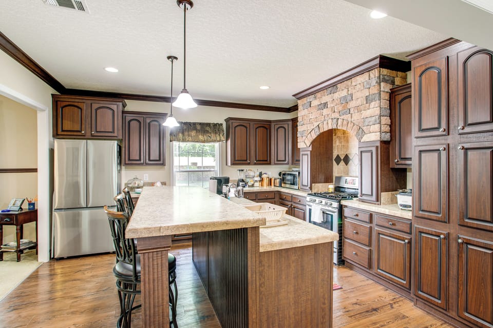 Kitchen | Breakfast Bar