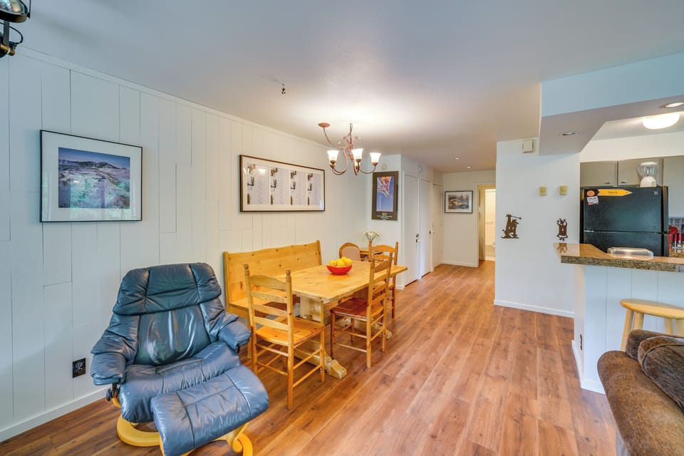 Dining Area | Dishware & Flatware