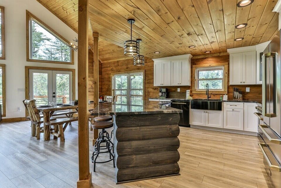 Fully Stocked Chef`s Style Kitchen