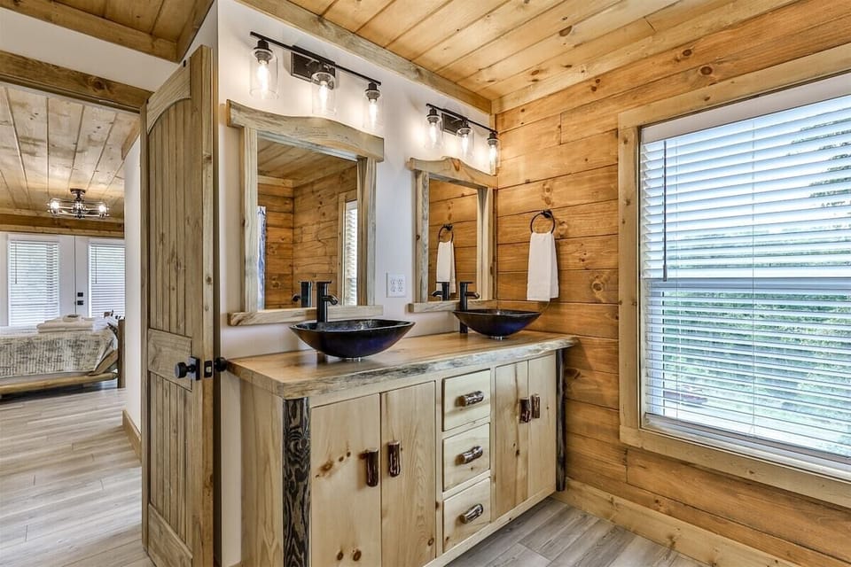 Double Vanity In Master Bathroom