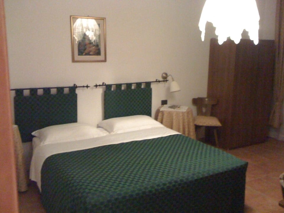 Comfort Double or Twin Room | Desk, free WiFi