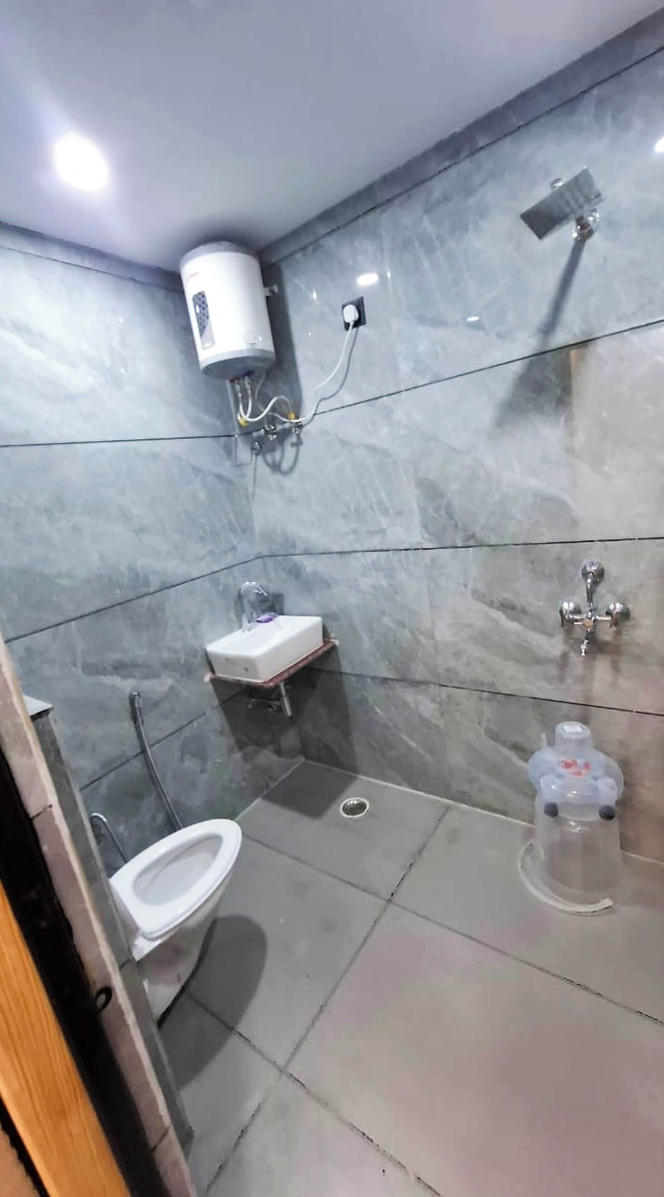 Shower, free toiletries, slippers, soap