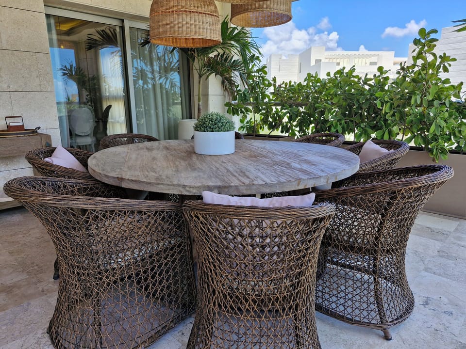 Outdoor dining