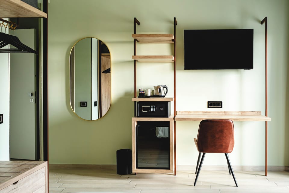 Classic Room, City View | In-room safe, desk, laptop workspace, blackout drapes