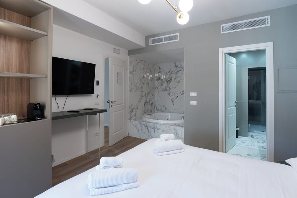 Luxury Double Room | In-room safe, free WiFi