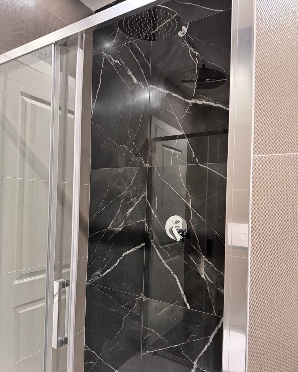 Superior Double Room | Bathroom shower