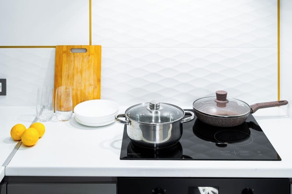 Full-size fridge, microwave, stovetop, electric kettle
