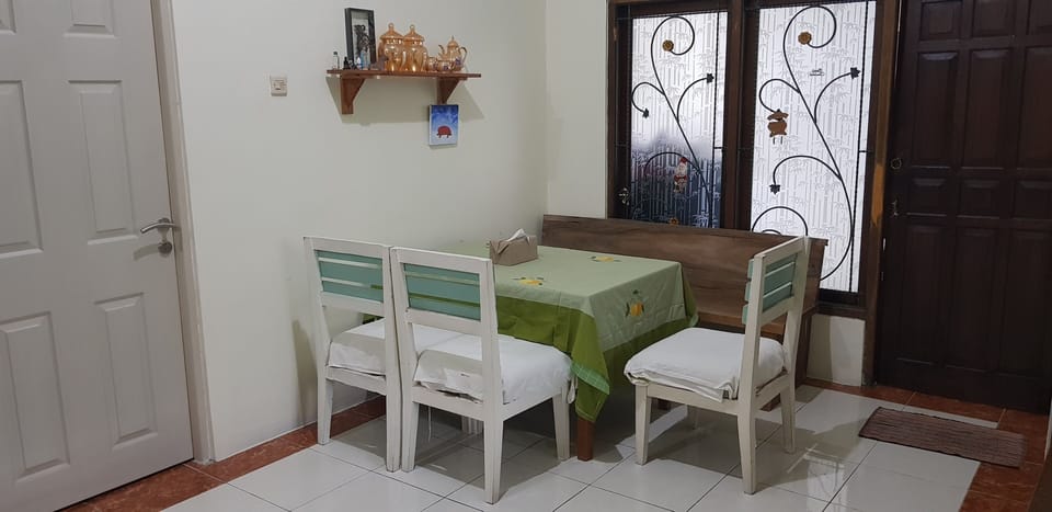 Basic House, 2 Bedrooms | Living area