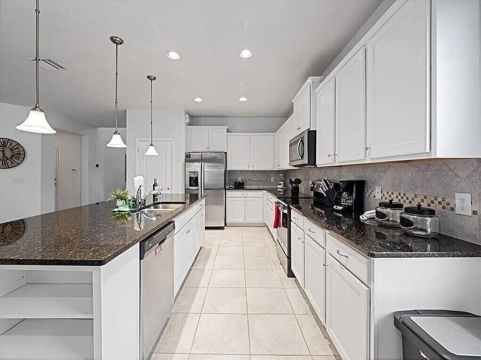 Large oversized, fully stocked kitchen for all your dining & entertaining needs