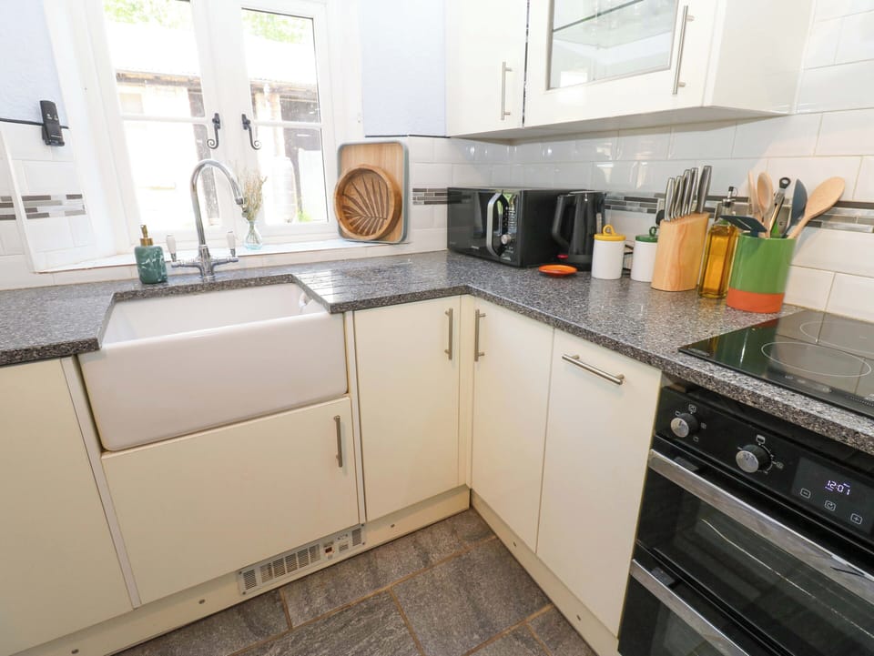 Dishwasher, cookware/dishes/utensils