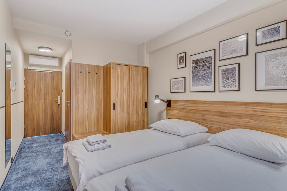 Standard Room, 2 Twin Beds | Blackout drapes, free WiFi
