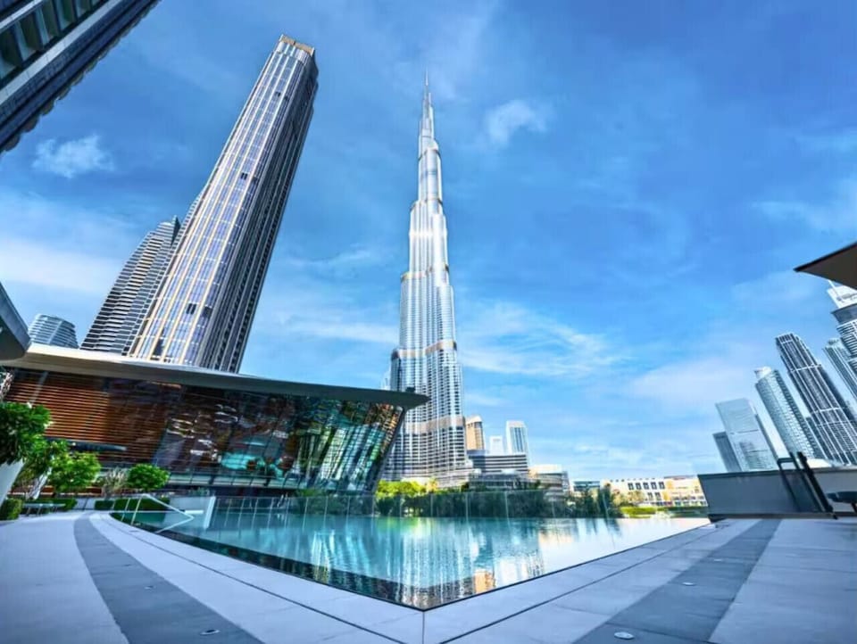 Breathtaking Views: Marvel at the iconic Burj Khalifa from your private poolside !