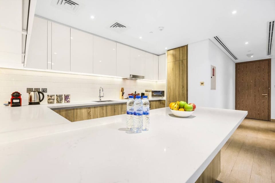 Spacious Kitchen: A modern culinary haven with sleek decor and fresh fruit for your stay!